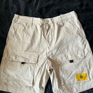 NWT Men's Cargo Shorts size 33